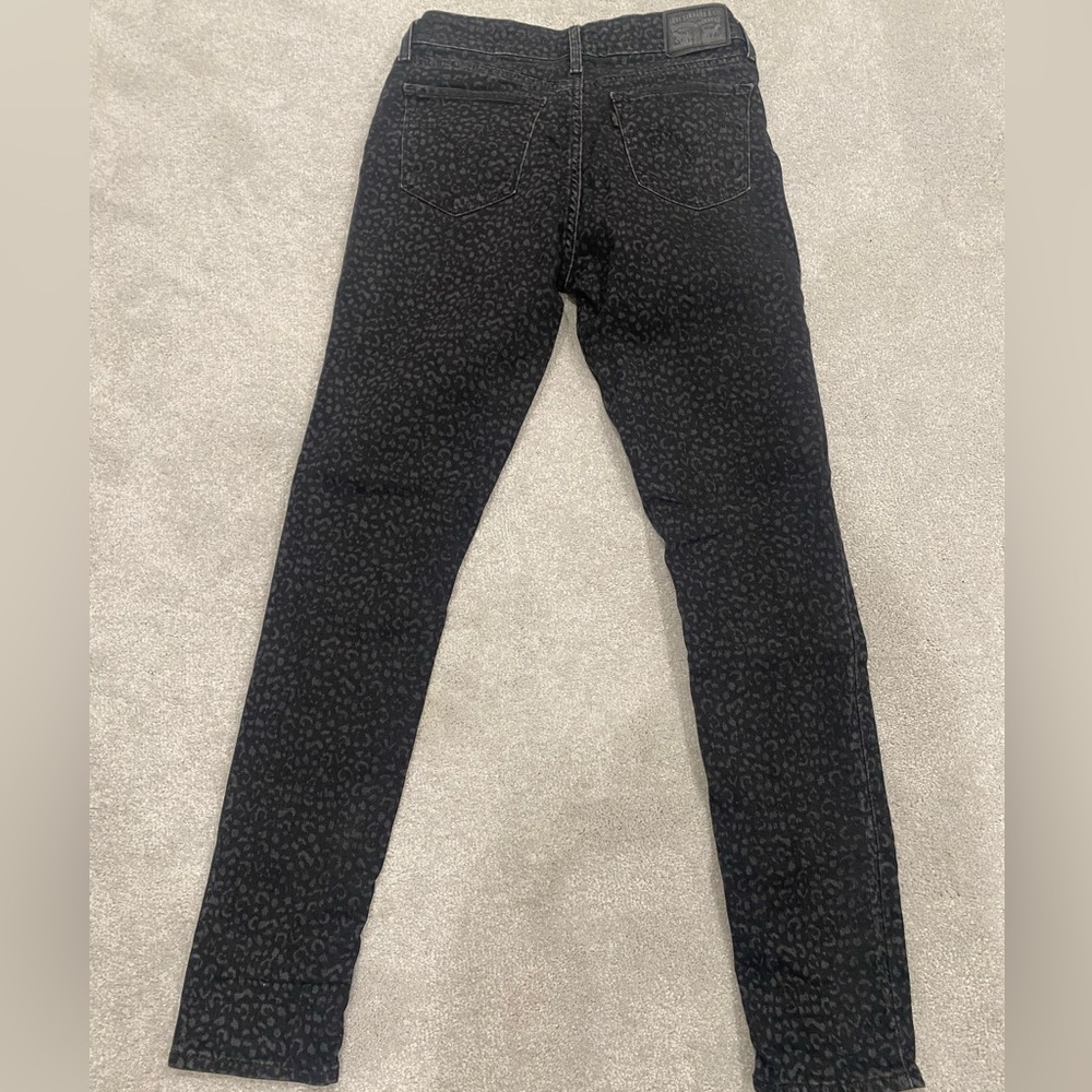 Levi’s 711 Skinny Jeans